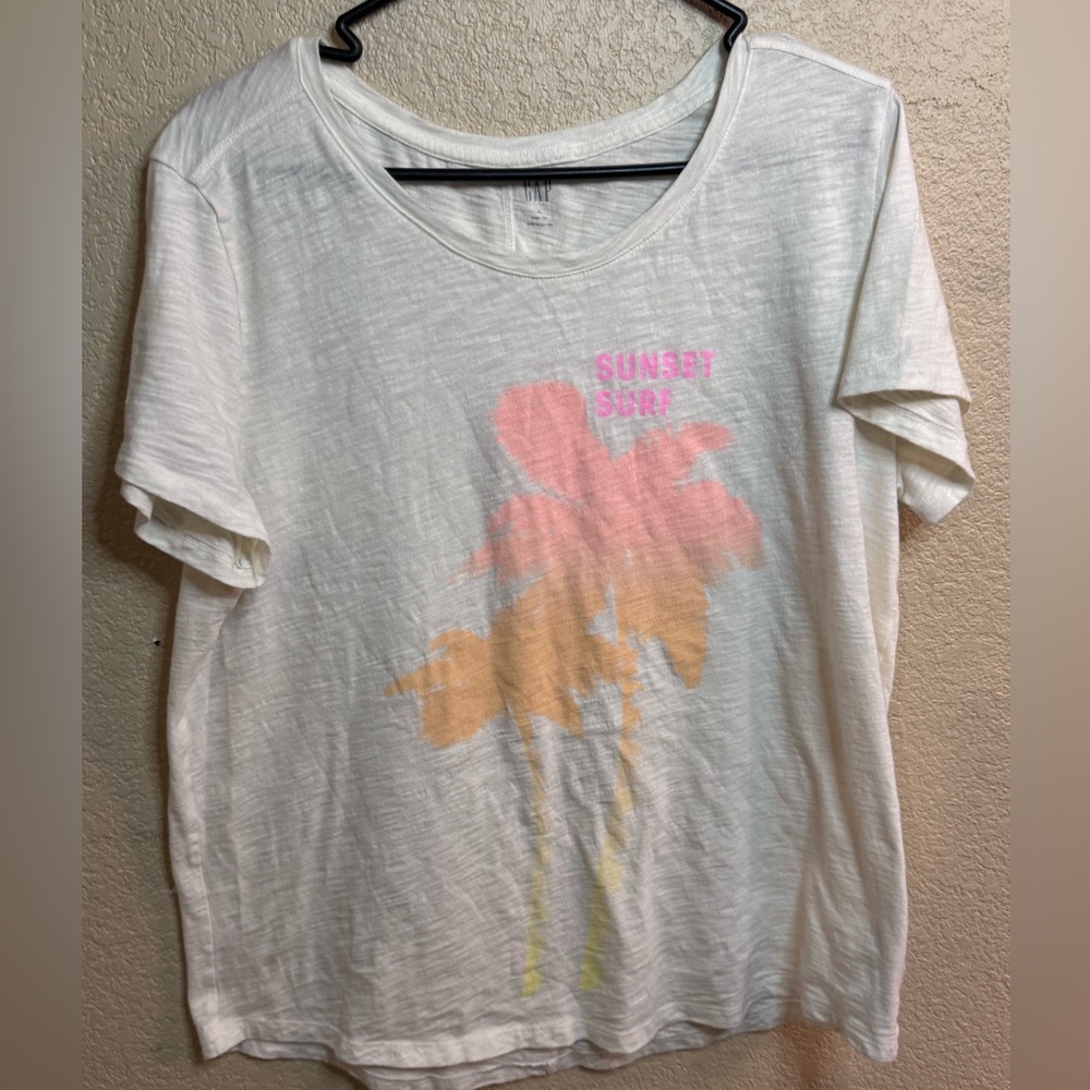Gap women’s T-shirt—XL